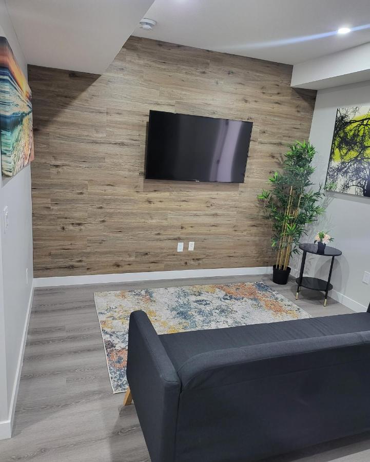 Luxury Suite In Calgary Nw Dış mekan fotoğraf