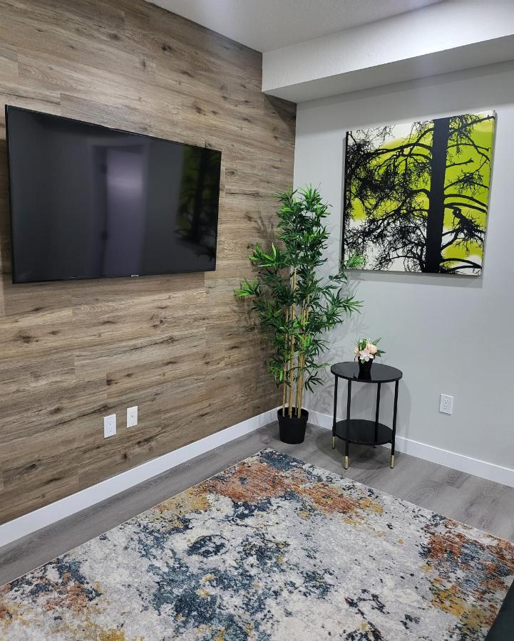 Luxury Suite In Calgary Nw Dış mekan fotoğraf